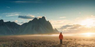 clothes to wear in August in Iceland