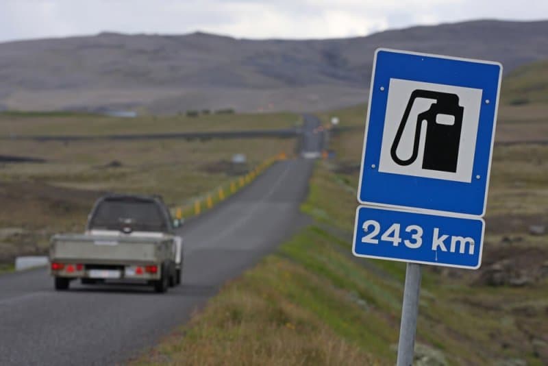 Icelandic sign of the nearest gas station