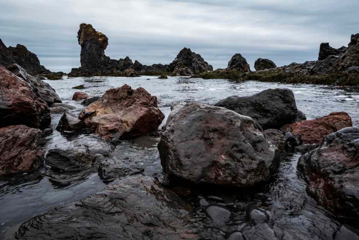 djupalonssandur volcanic rock formations