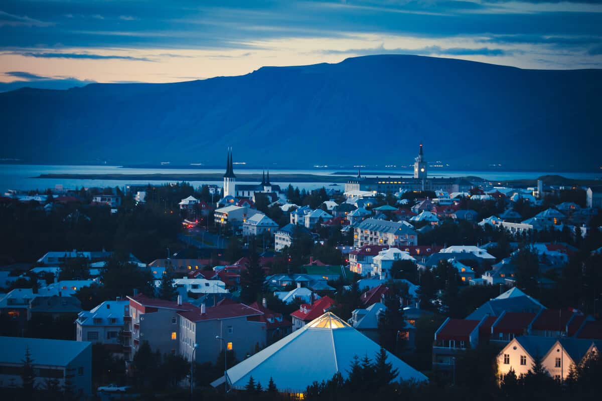 Does Iceland get polar nights?