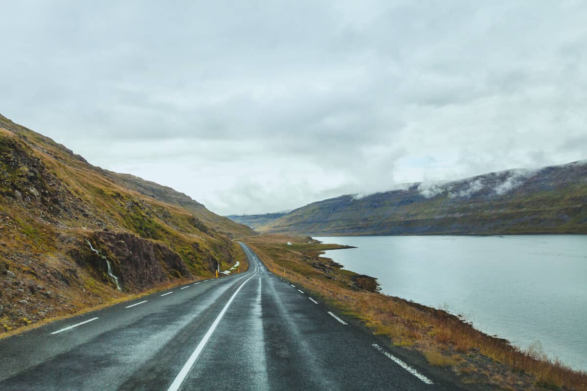 Roads when driving in Iceland in the fall