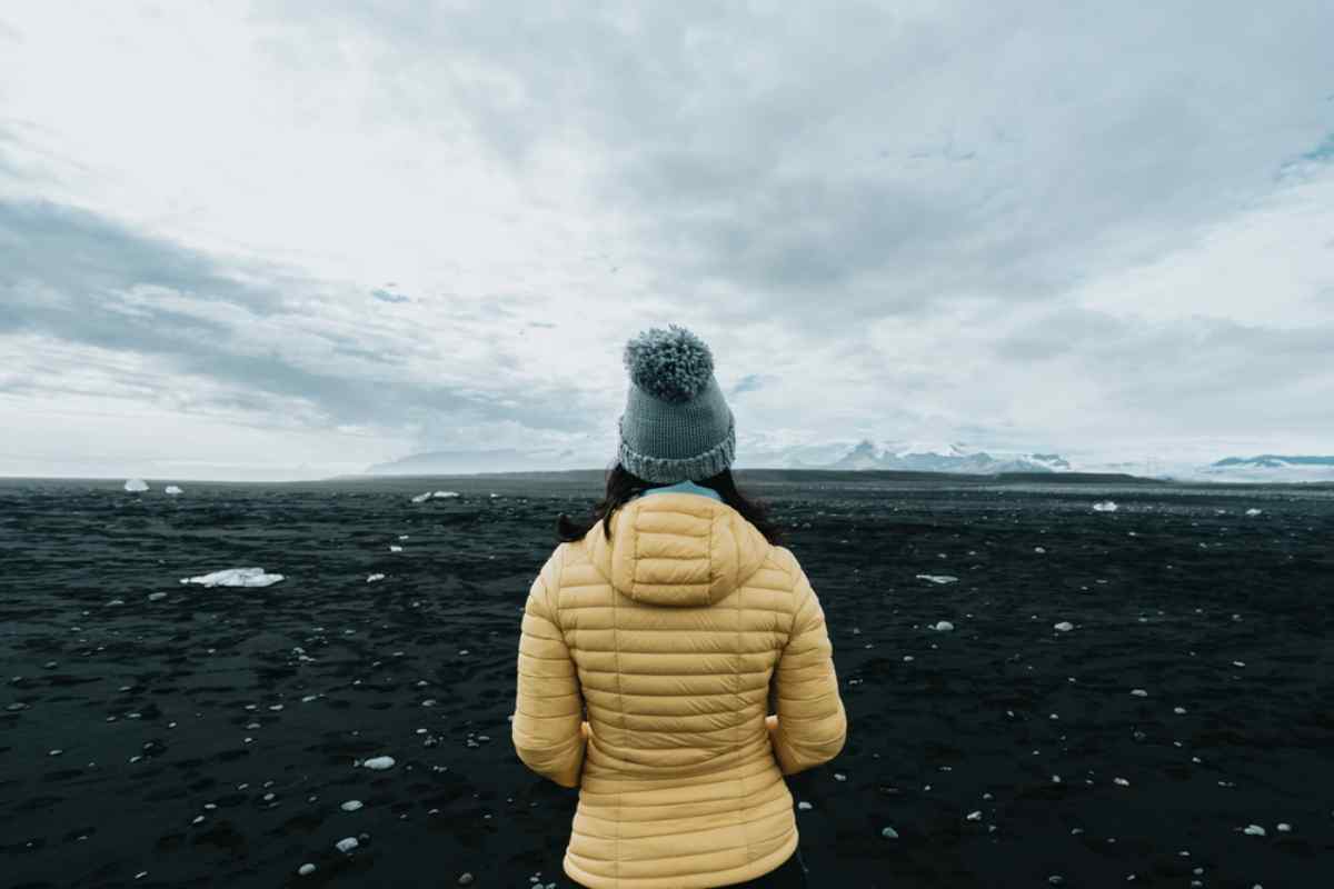 woman wearing a thick jacket to fight the weather of Iceland in December