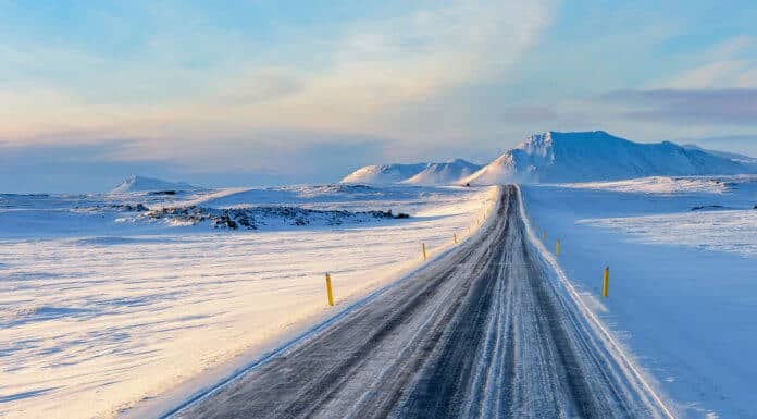 Iceland driving safety tips and advice snowy road