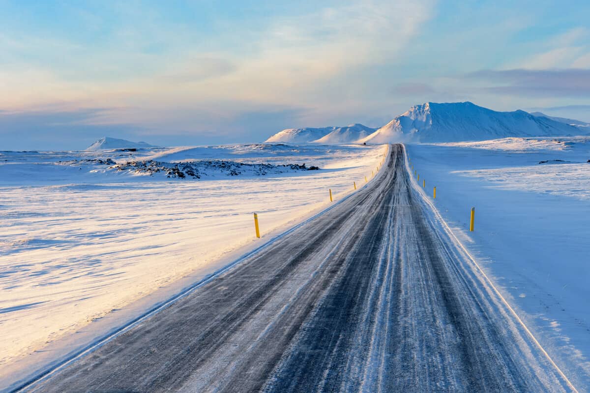 Iceland driving safety tips and advice snowy road