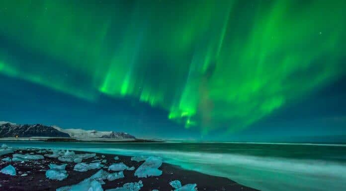 Iceland's Northern Lights at the Jökulsárlón glacier lagoon
