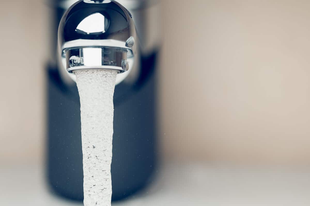 Iceland tap water running on cold