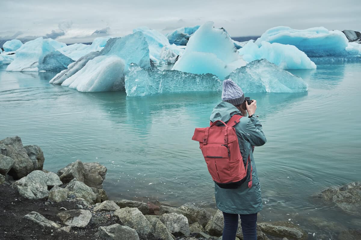 Camper at Jokulsarlon glacier lagoon