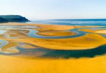 Panoramic views of Raudisandur beach