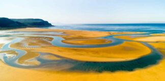 Panoramic views of Raudisandur beach